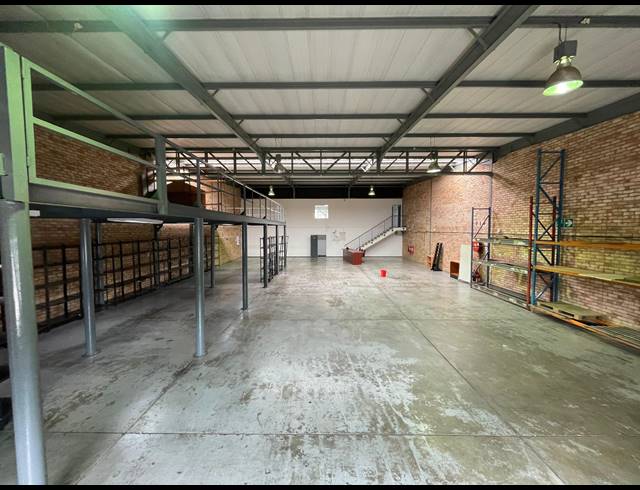 555M² WAREHOUSE TO LET IN RANDJESPARK